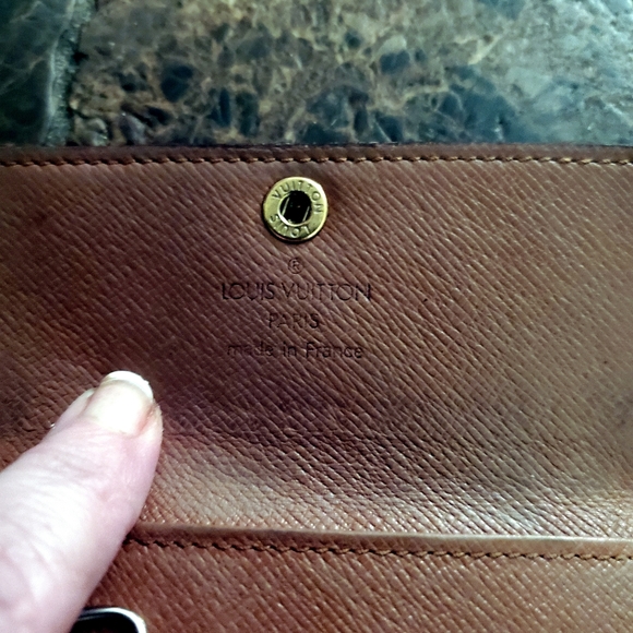 Vintage Louis Vuitton Monogram 4 Key Holder w/ $30 COA included - Picture 3 of 8